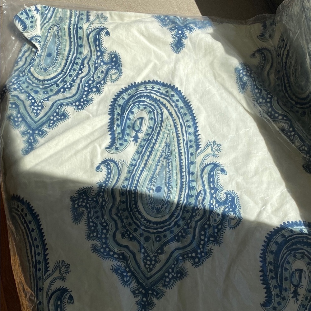 Set of 2 Pottery Barn Gabi Paisley Pillow Shams Blue Off White NEW - Picture 5 of 9